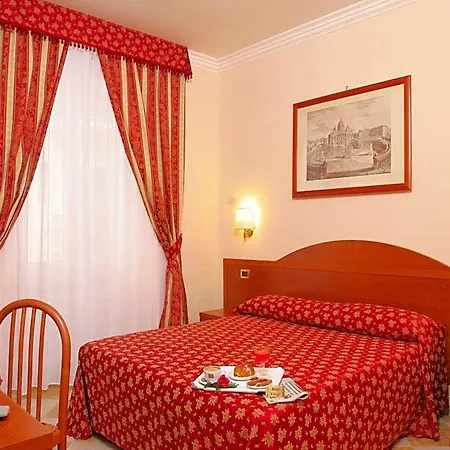 Chicago Hotel 2*