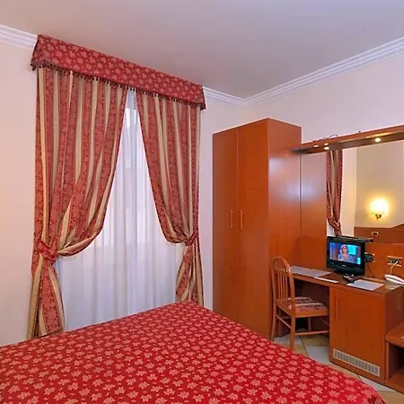 Chicago Hotel 2*