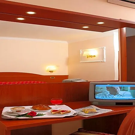 Chicago Hotel 2*