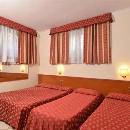 Hotel Chicago 2*